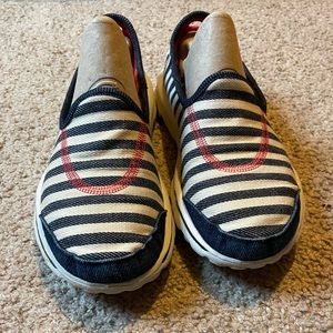 Sketchers go walk size 6